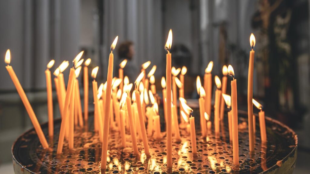 Sammlung von Kerzen für die Ukraine