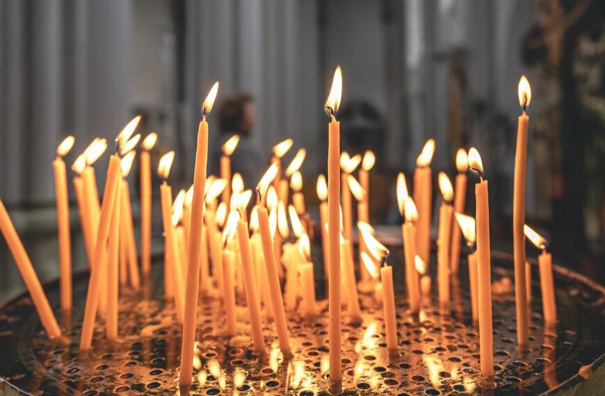 Sammlung von Kerzen für die Ukraine