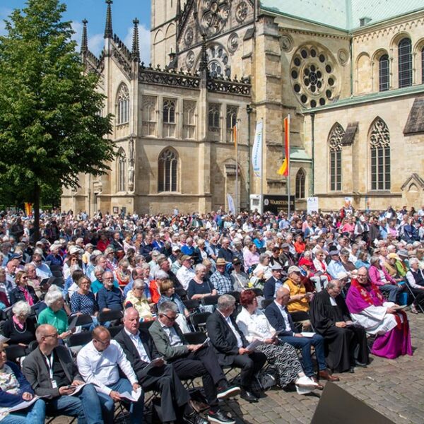 Ökumenischer Pfingstmontag: Domplatz!
